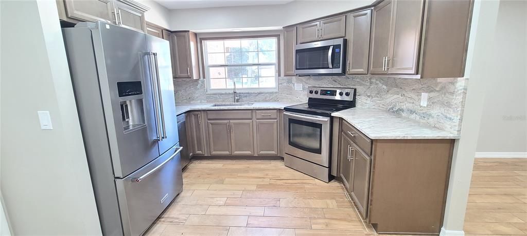 В аренду: $2,300 (3 спален, 2 ванн, 1625 Квадратных фут)