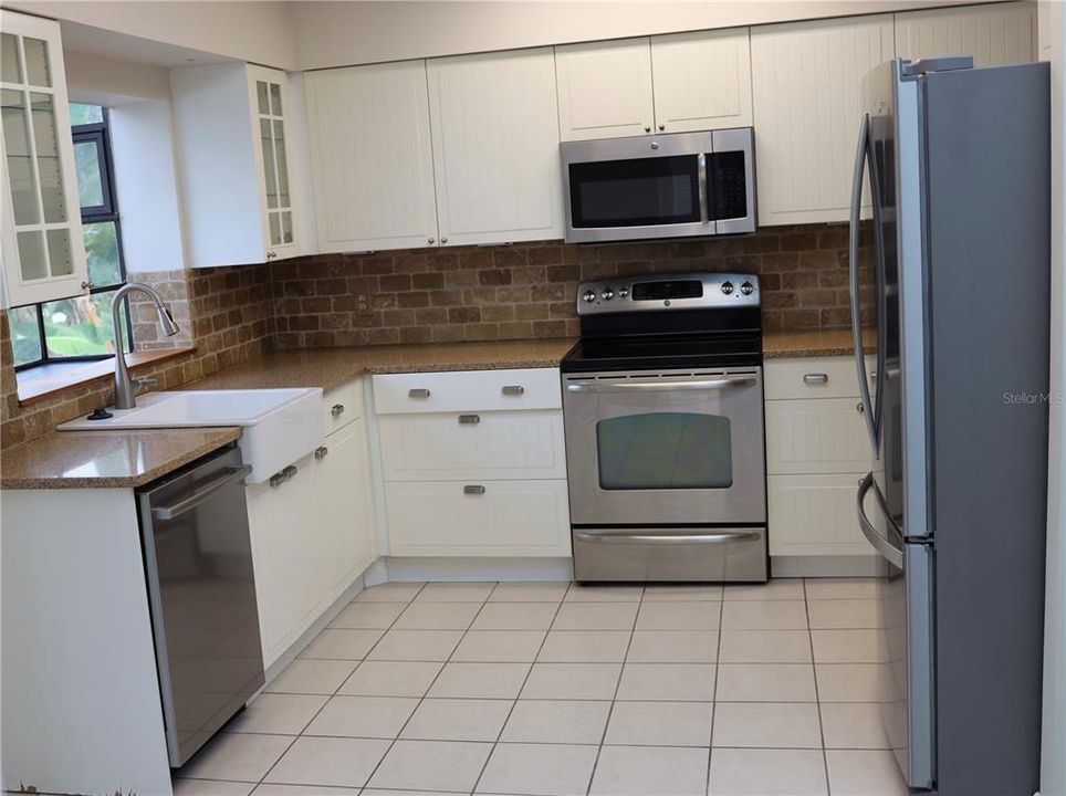 На продажу: $390,000 (3 спален, 2 ванн, 1422 Квадратных фут)