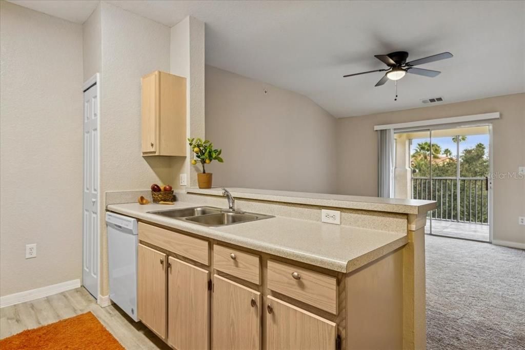 En Venta: $164,900 (1 camas, 1 baños, 734 Pies cuadrados)