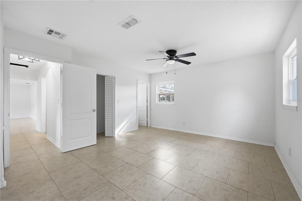 For Sale: $475,000 (3 beds, 3 baths, 1370 Square Feet)
