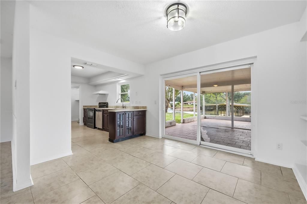 For Sale: $475,000 (3 beds, 3 baths, 1370 Square Feet)