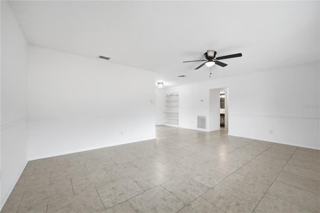 For Sale: $475,000 (3 beds, 3 baths, 1370 Square Feet)