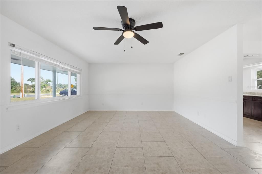 For Sale: $475,000 (3 beds, 3 baths, 1370 Square Feet)