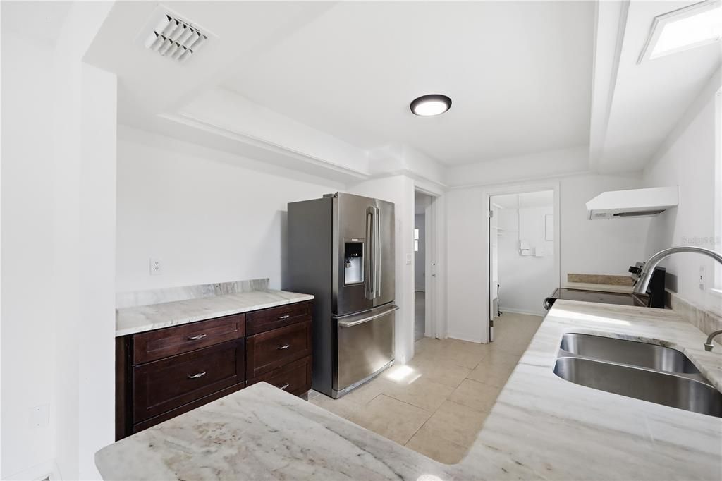 For Sale: $475,000 (3 beds, 3 baths, 1370 Square Feet)