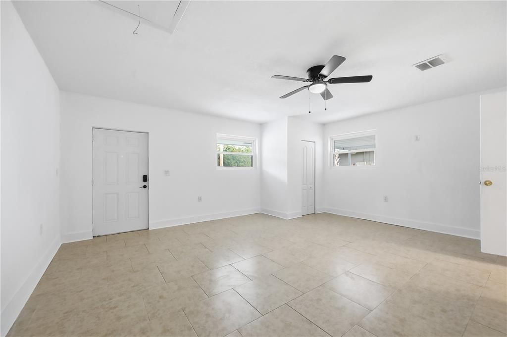 For Sale: $475,000 (3 beds, 3 baths, 1370 Square Feet)