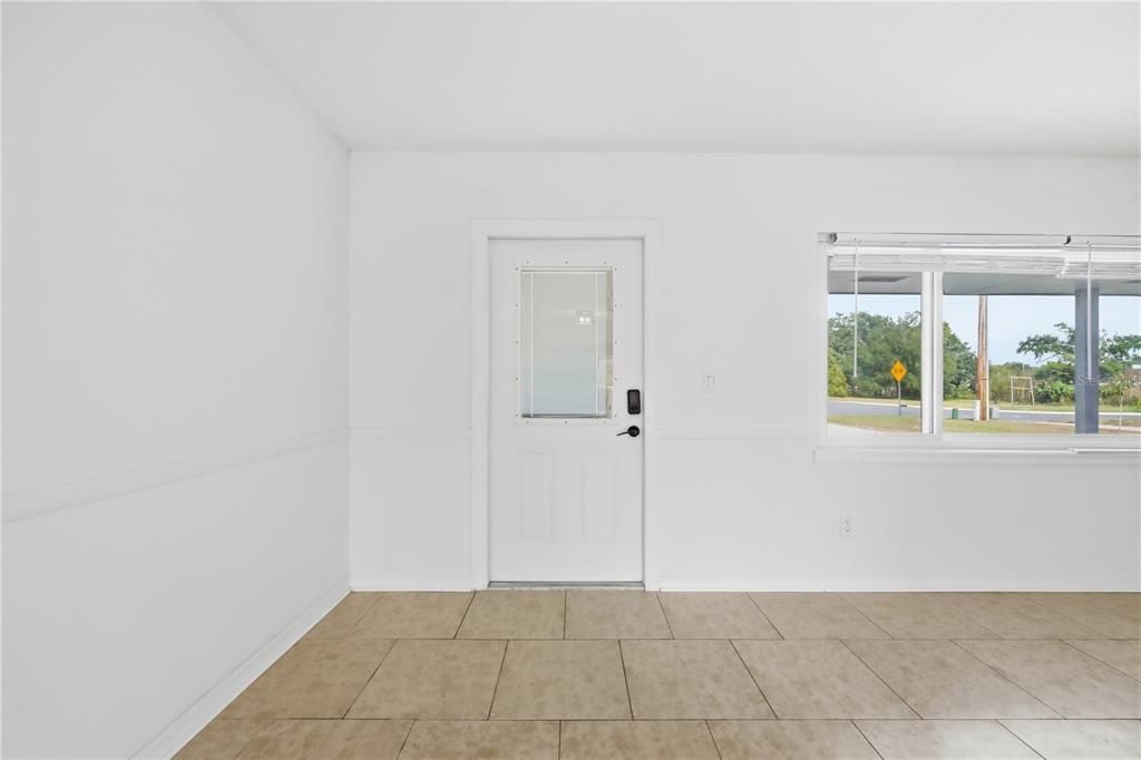 For Sale: $475,000 (3 beds, 3 baths, 1370 Square Feet)