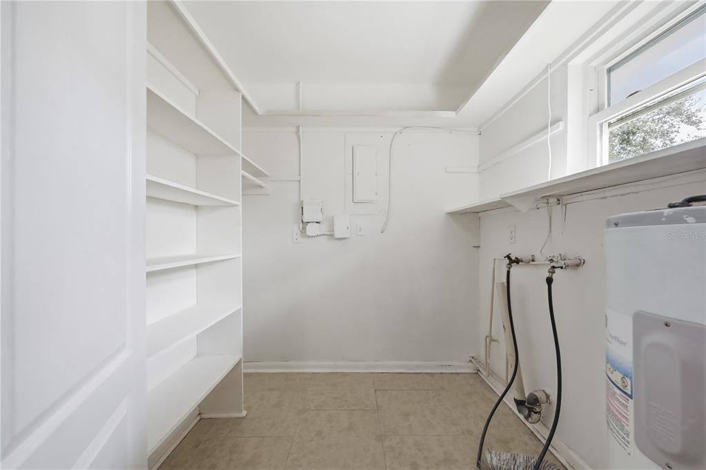 For Sale: $475,000 (3 beds, 3 baths, 1370 Square Feet)