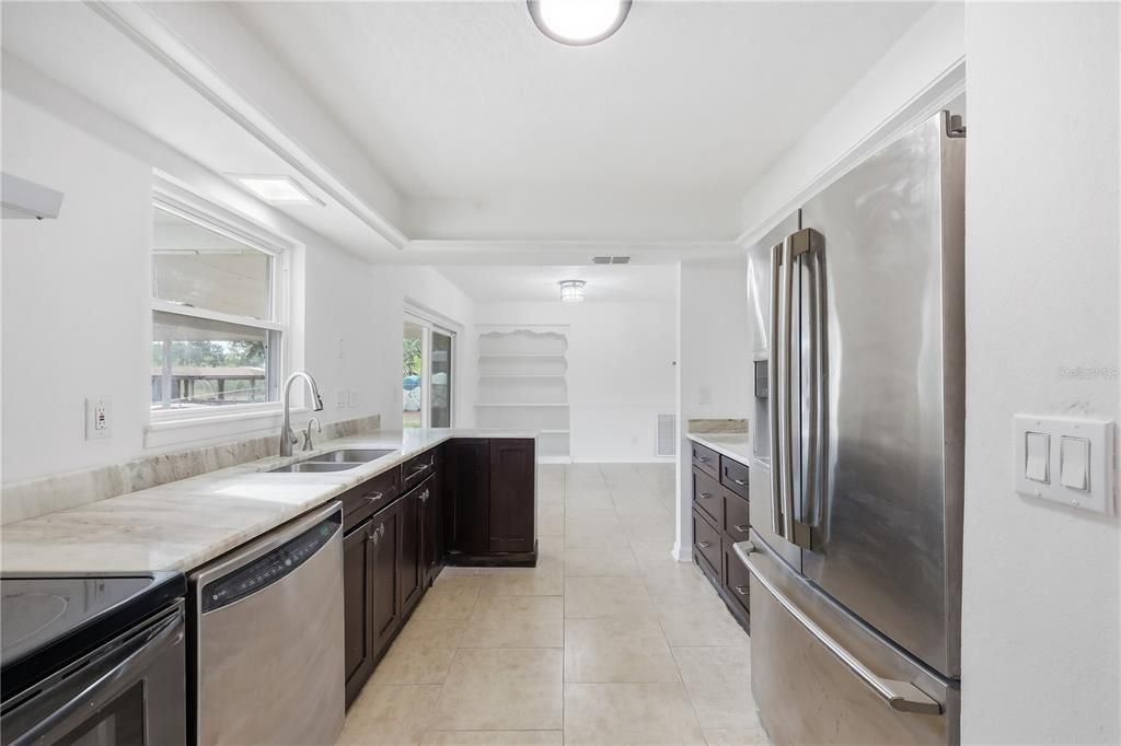 For Sale: $475,000 (3 beds, 3 baths, 1370 Square Feet)