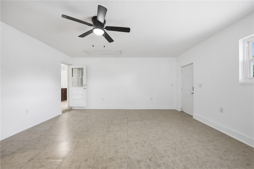 For Sale: $475,000 (3 beds, 3 baths, 1370 Square Feet)