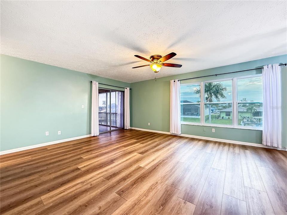 For Sale: $189,000 (2 beds, 2 baths, 1140 Square Feet)