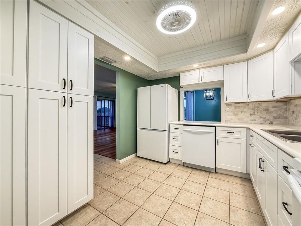 For Sale: $189,000 (2 beds, 2 baths, 1140 Square Feet)