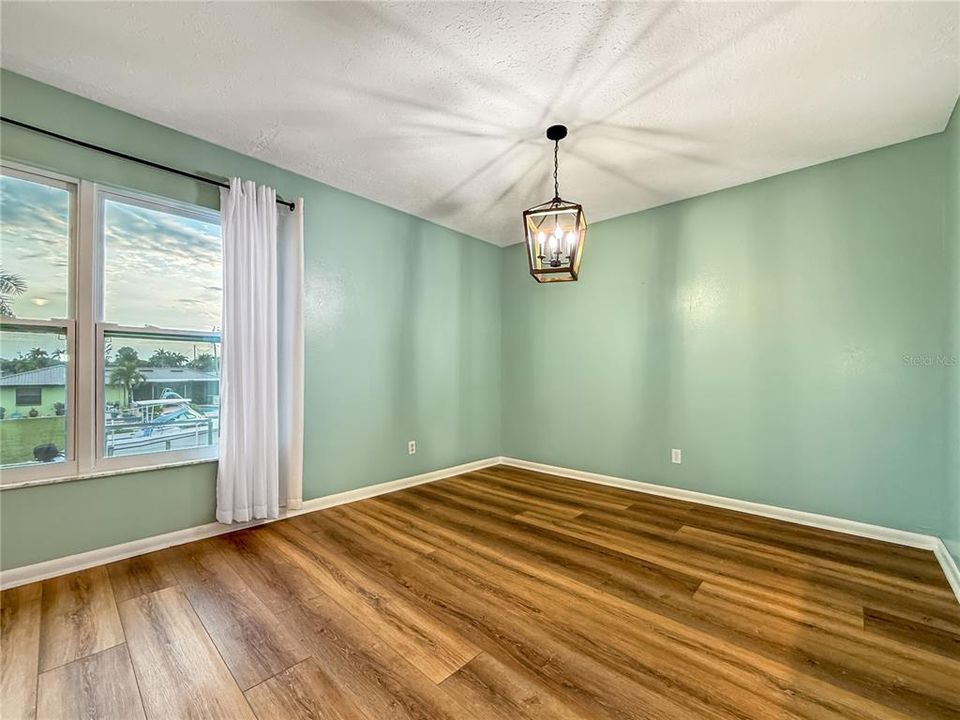 For Sale: $189,000 (2 beds, 2 baths, 1140 Square Feet)