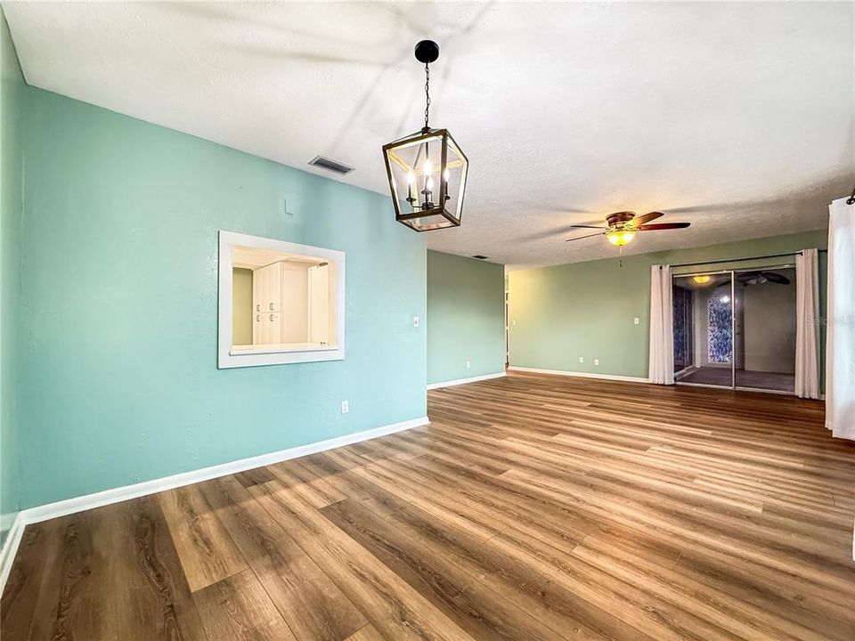 For Sale: $189,000 (2 beds, 2 baths, 1140 Square Feet)