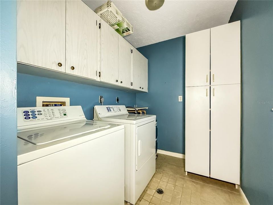 For Sale: $189,000 (2 beds, 2 baths, 1140 Square Feet)