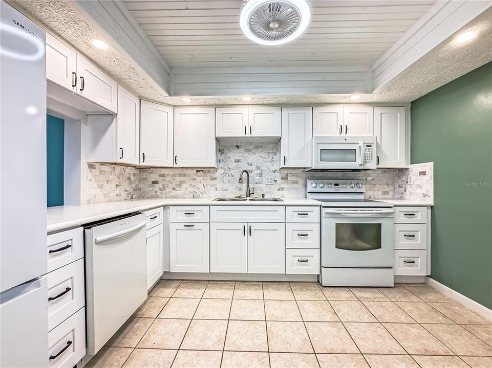 For Sale: $189,000 (2 beds, 2 baths, 1140 Square Feet)