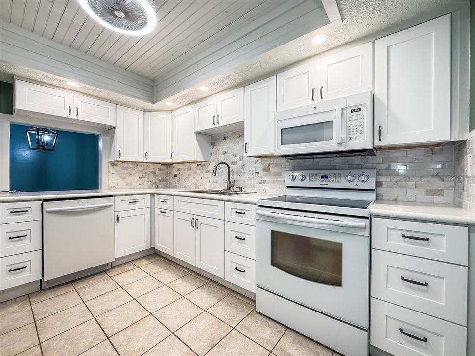 For Sale: $189,000 (2 beds, 2 baths, 1140 Square Feet)