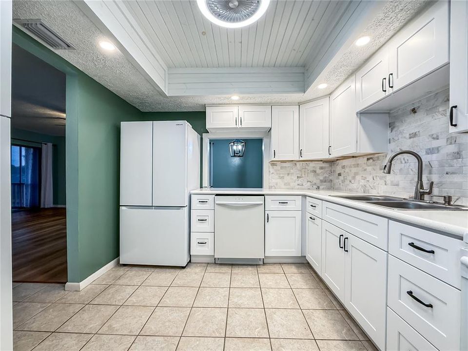 For Sale: $189,000 (2 beds, 2 baths, 1140 Square Feet)