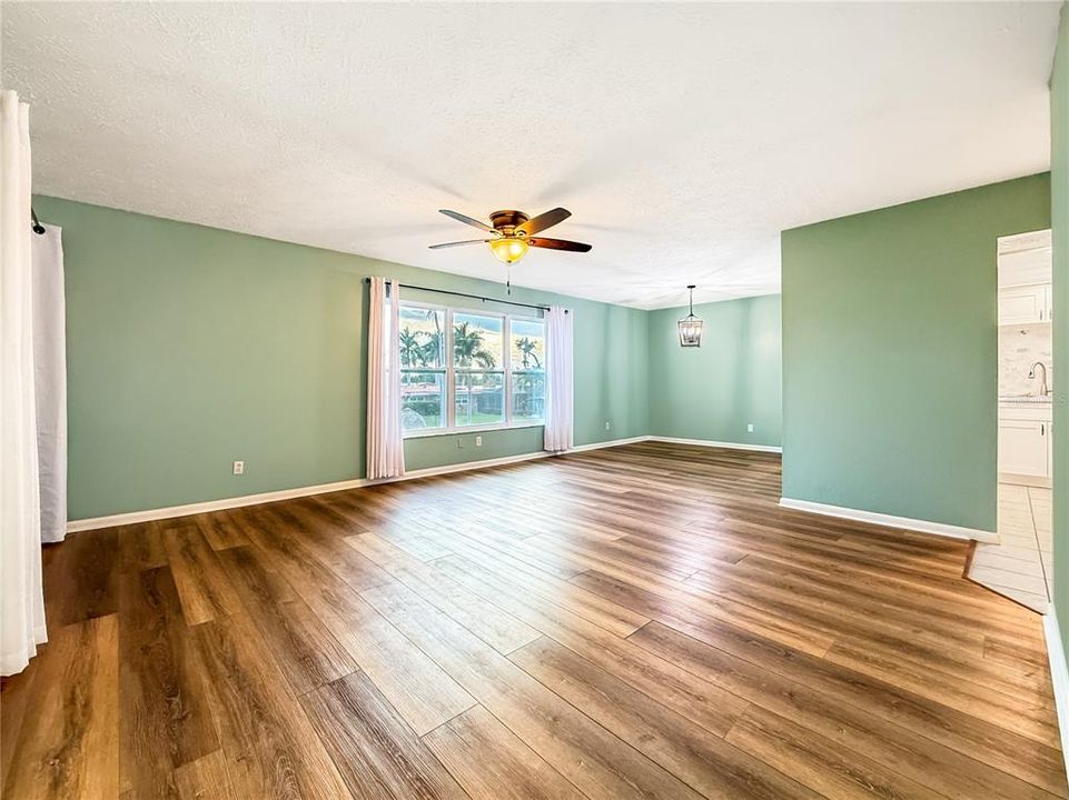 For Sale: $189,000 (2 beds, 2 baths, 1140 Square Feet)