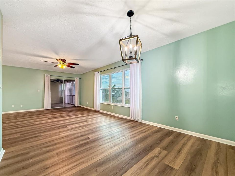 For Sale: $189,000 (2 beds, 2 baths, 1140 Square Feet)