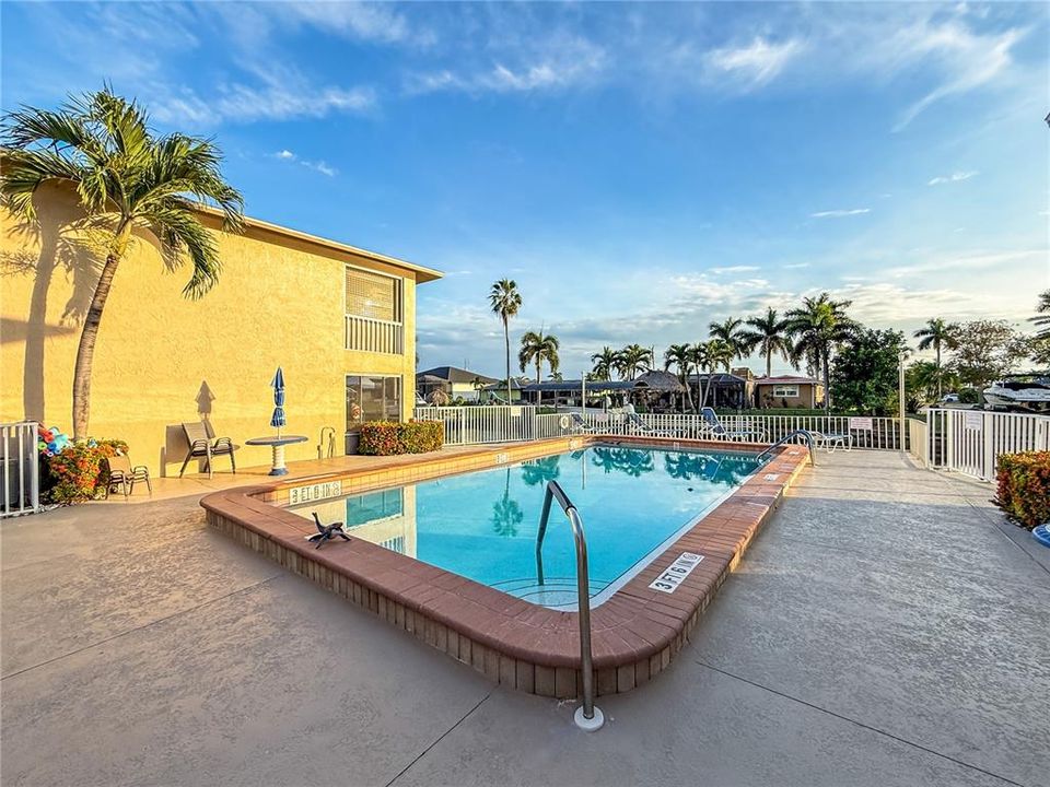 For Sale: $189,000 (2 beds, 2 baths, 1140 Square Feet)