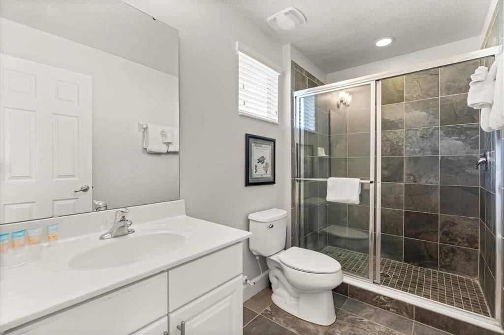 На продажу: $535,000 (6 спален, 5 ванн, 3507 Квадратных фут)