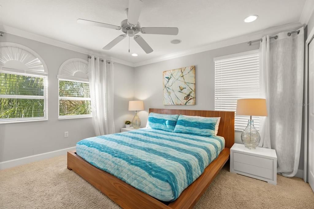 На продажу: $535,000 (6 спален, 5 ванн, 3507 Квадратных фут)