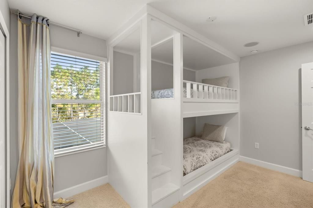 На продажу: $535,000 (6 спален, 5 ванн, 3507 Квадратных фут)