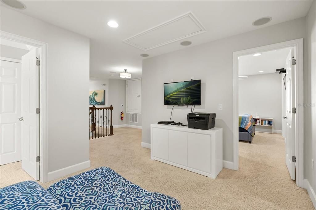 На продажу: $535,000 (6 спален, 5 ванн, 3507 Квадратных фут)