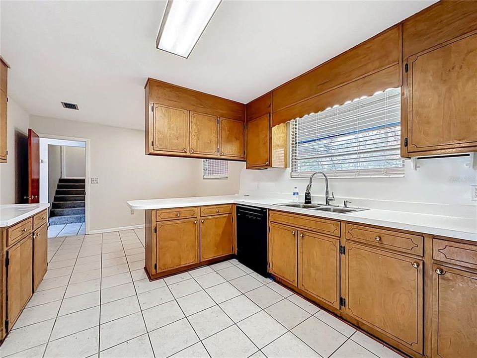 For Sale: $429,000 (4 beds, 3 baths, 2421 Square Feet)