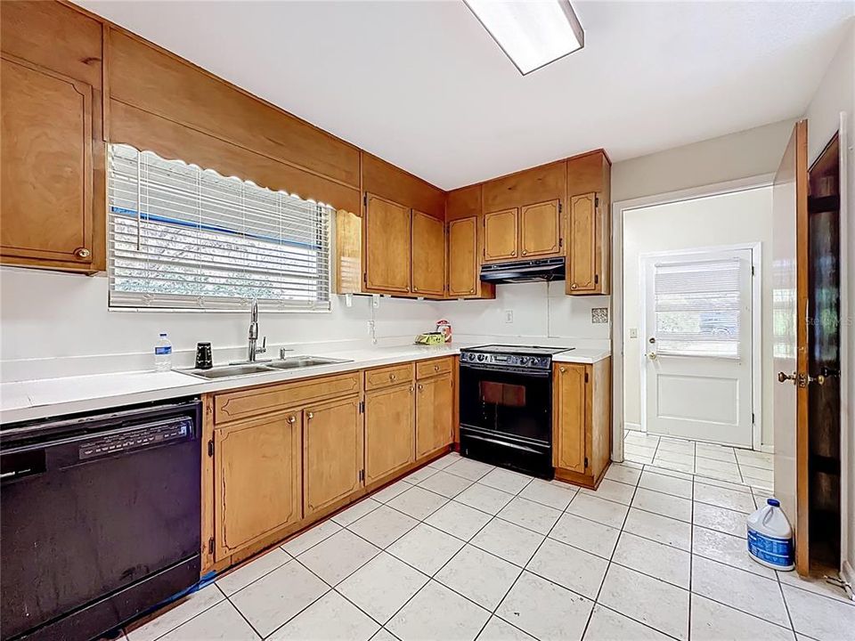 For Sale: $429,000 (4 beds, 3 baths, 2421 Square Feet)