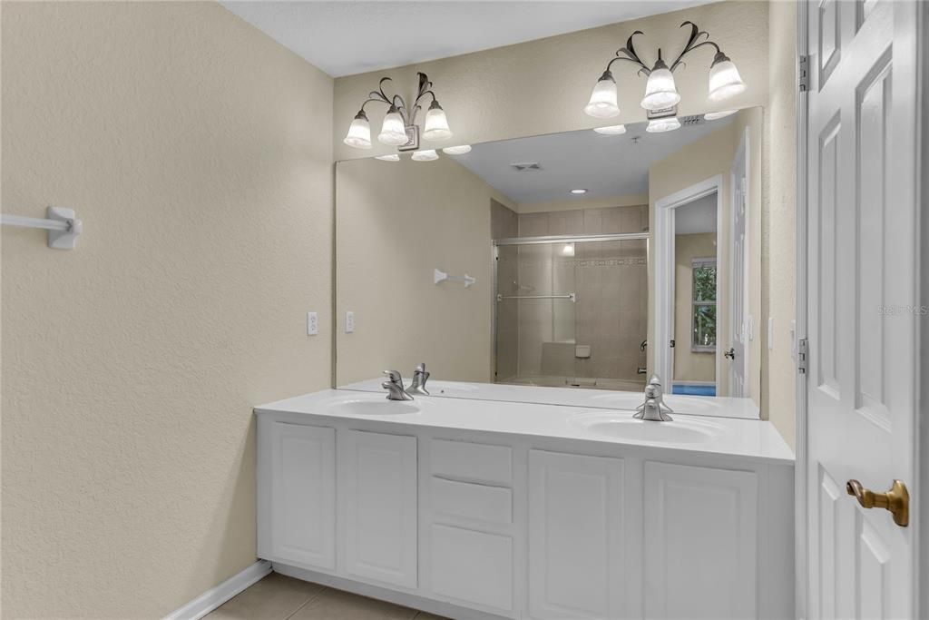 На продажу: $289,900 (3 спален, 2 ванн, 1682 Квадратных фут)