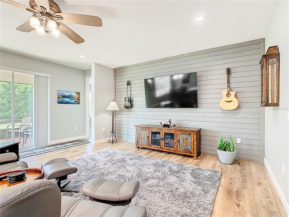 For Sale: $315,000 (2 beds, 2 baths, 1705 Square Feet)