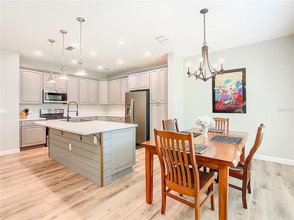 For Sale: $315,000 (2 beds, 2 baths, 1705 Square Feet)