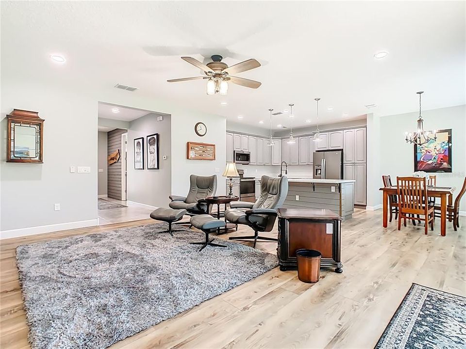 For Sale: $315,000 (2 beds, 2 baths, 1705 Square Feet)