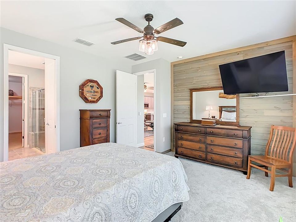 For Sale: $315,000 (2 beds, 2 baths, 1705 Square Feet)