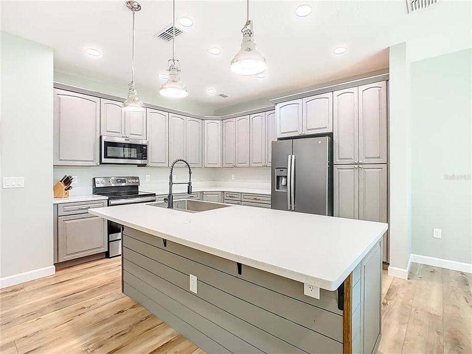 For Sale: $315,000 (2 beds, 2 baths, 1705 Square Feet)