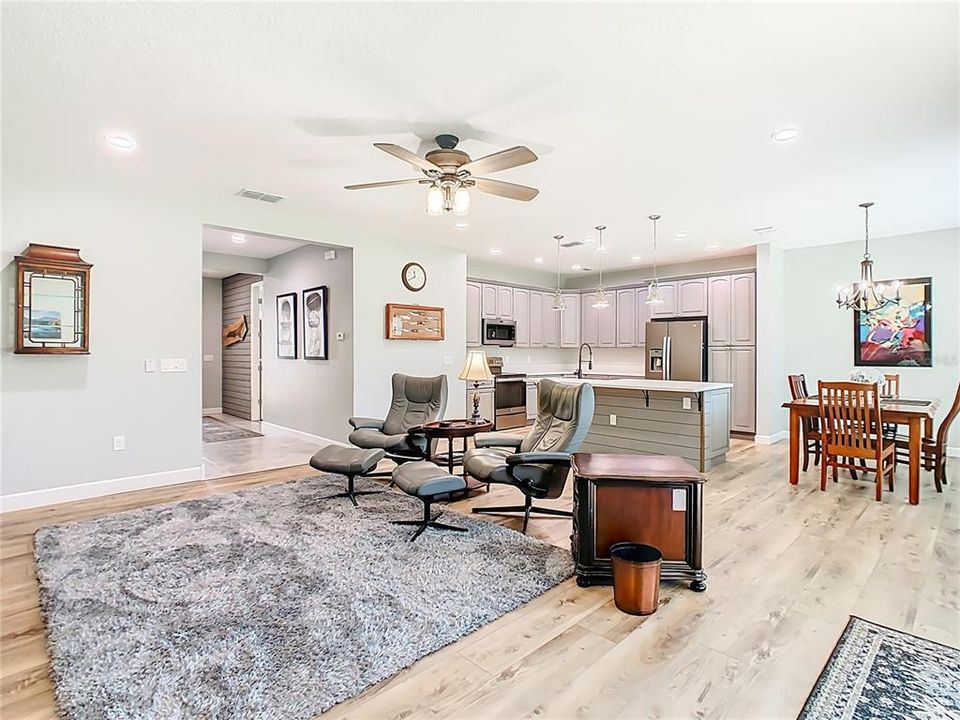 For Sale: $315,000 (2 beds, 2 baths, 1705 Square Feet)