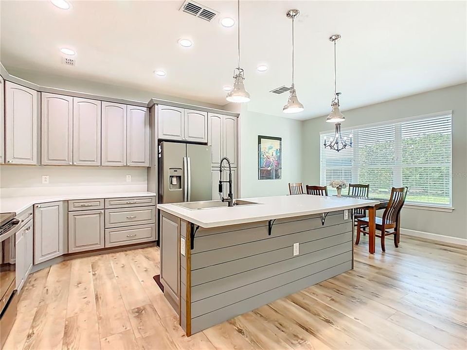 For Sale: $315,000 (2 beds, 2 baths, 1705 Square Feet)