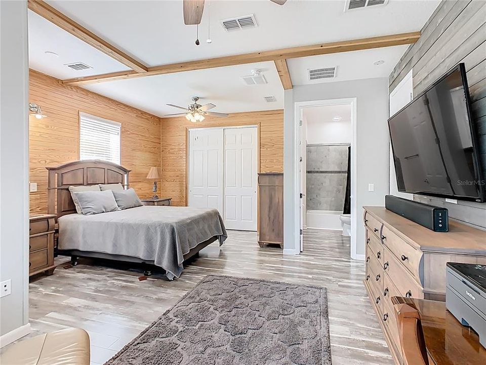 For Sale: $315,000 (2 beds, 2 baths, 1705 Square Feet)