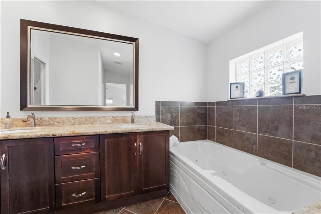 For Sale: $474,999 (3 beds, 3 baths, 1773 Square Feet)