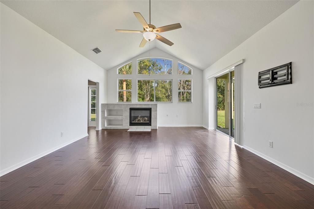 待售: $750,000 (5 贝兹, 3 浴室, 3512 平方英尺)