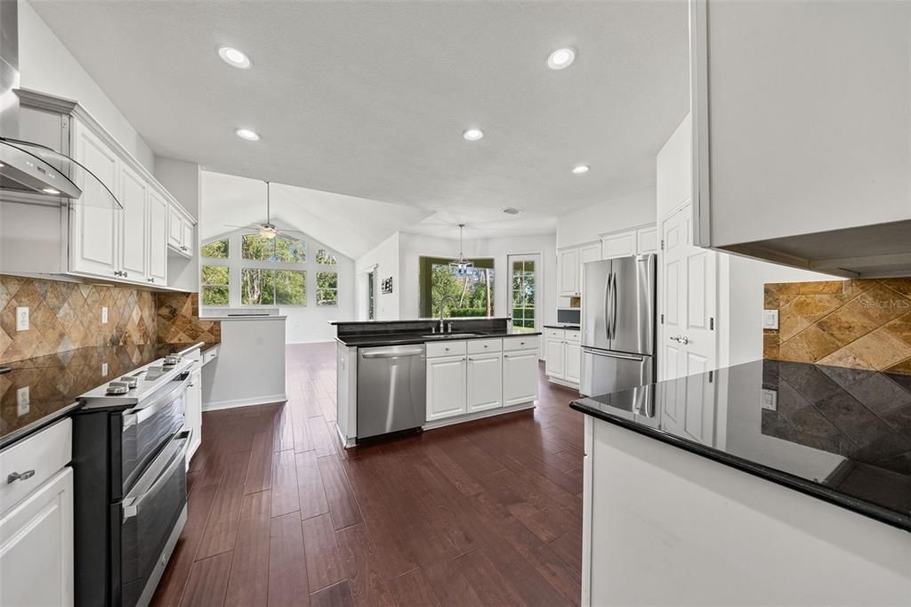 待售: $750,000 (5 贝兹, 3 浴室, 3512 平方英尺)