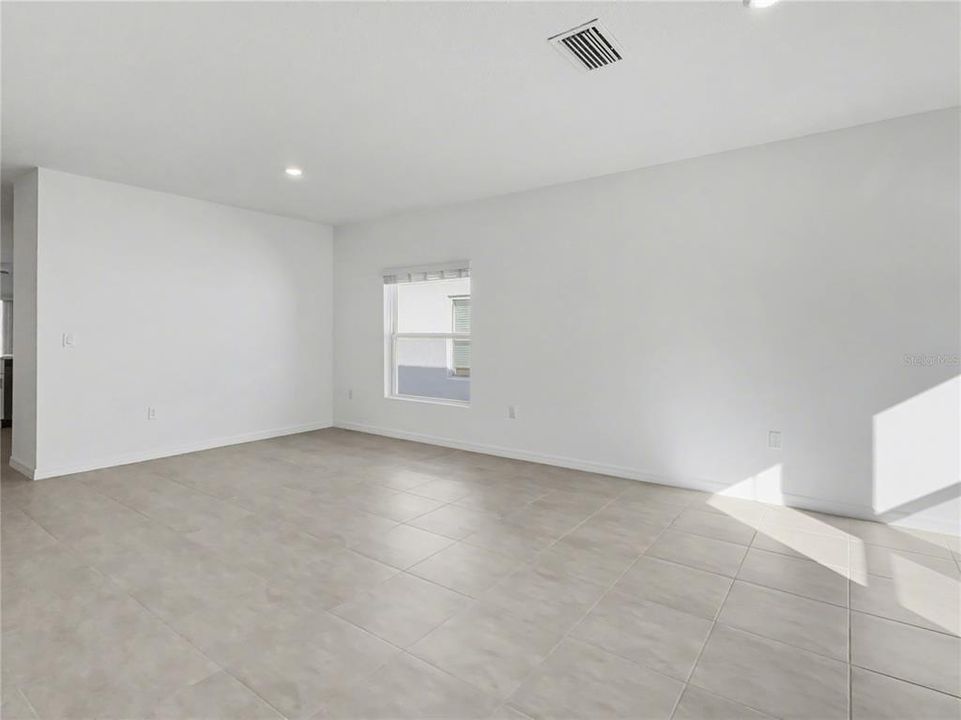 En Renta: $2,325 (4 camas, 2 baños, 1974 Pies cuadrados)