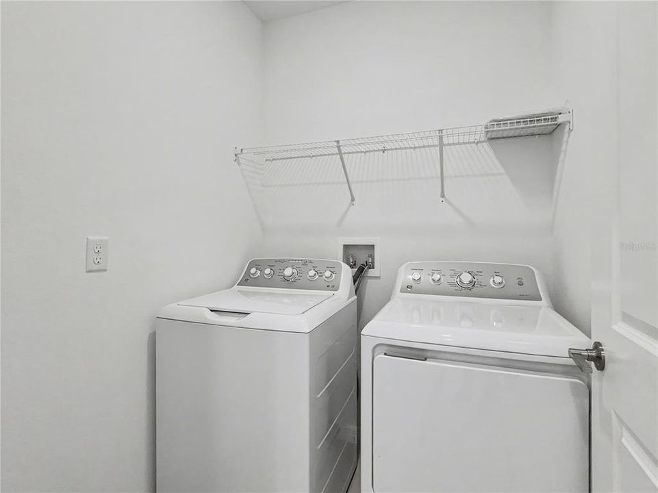 En Renta: $2,325 (4 camas, 2 baños, 1974 Pies cuadrados)