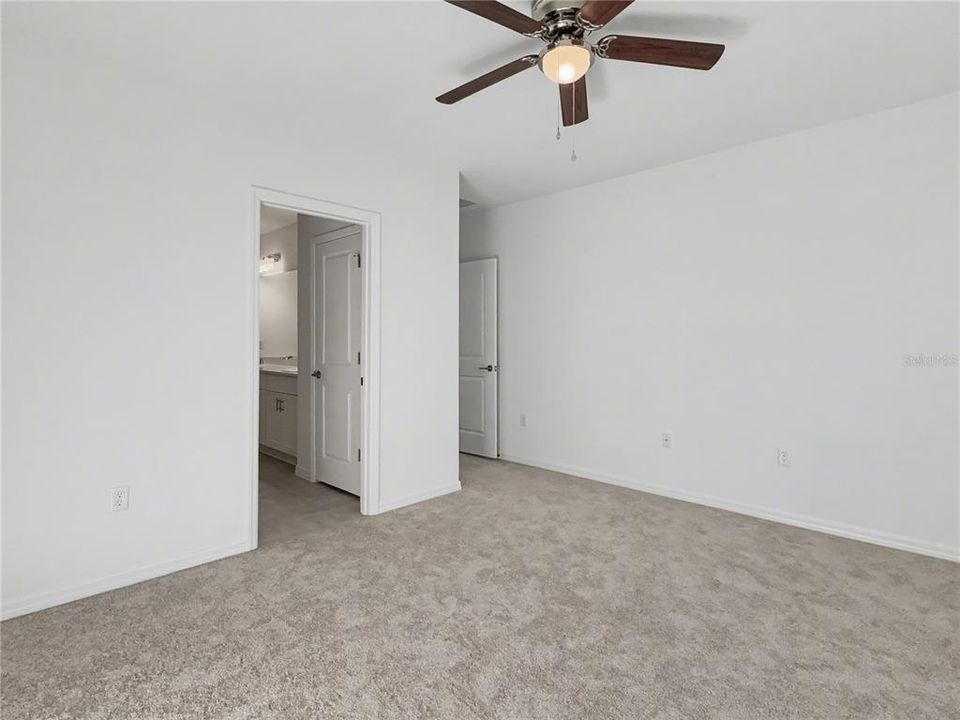 En Renta: $2,325 (4 camas, 2 baños, 1974 Pies cuadrados)