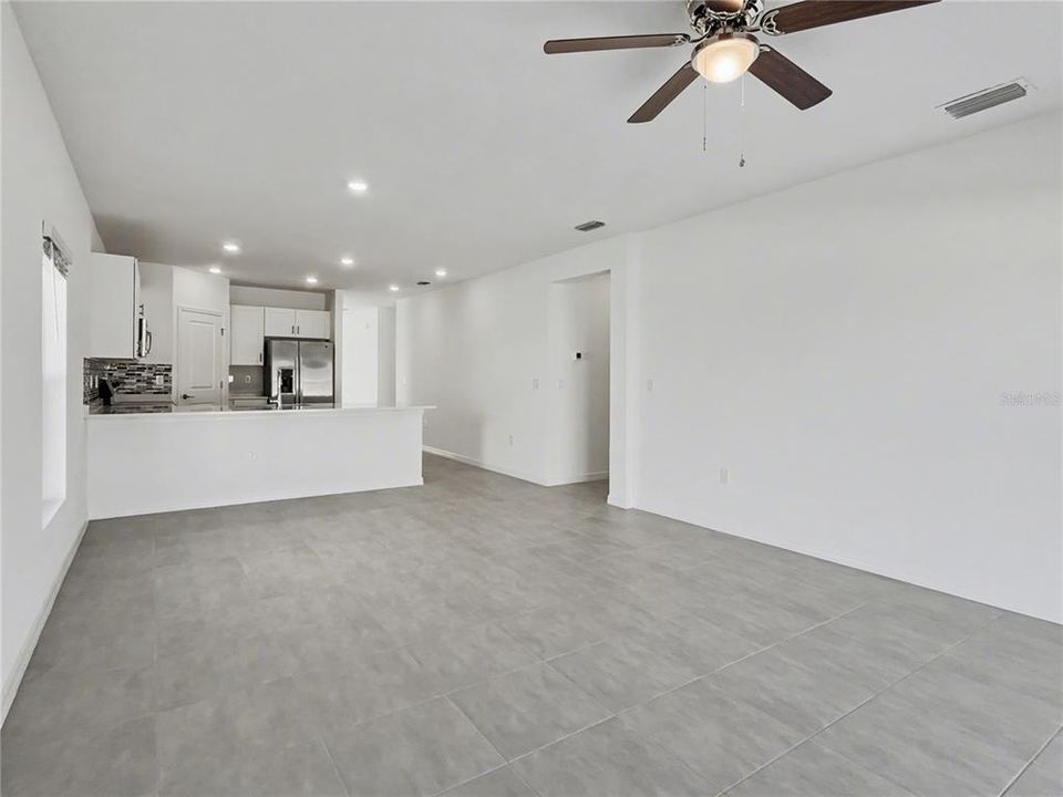 En Renta: $2,325 (4 camas, 2 baños, 1974 Pies cuadrados)