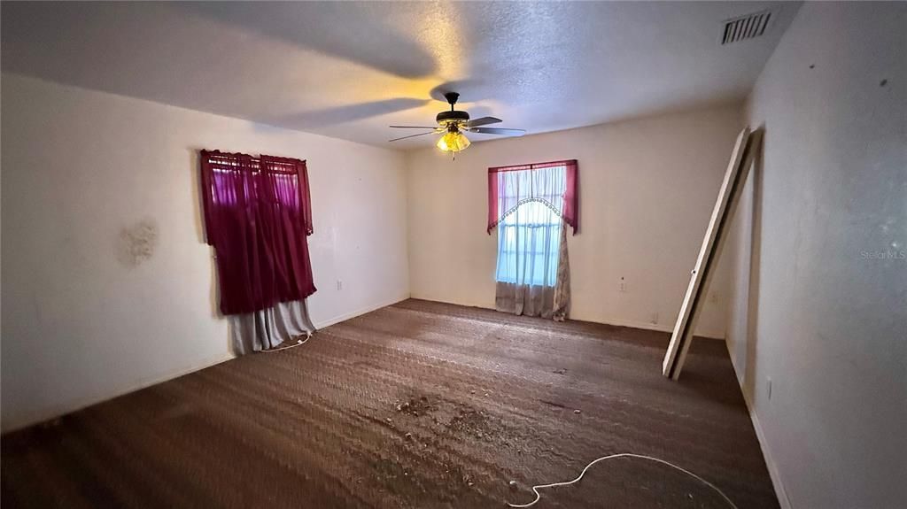 For Sale: $185,000 (4 beds, 2 baths, 2014 Square Feet)