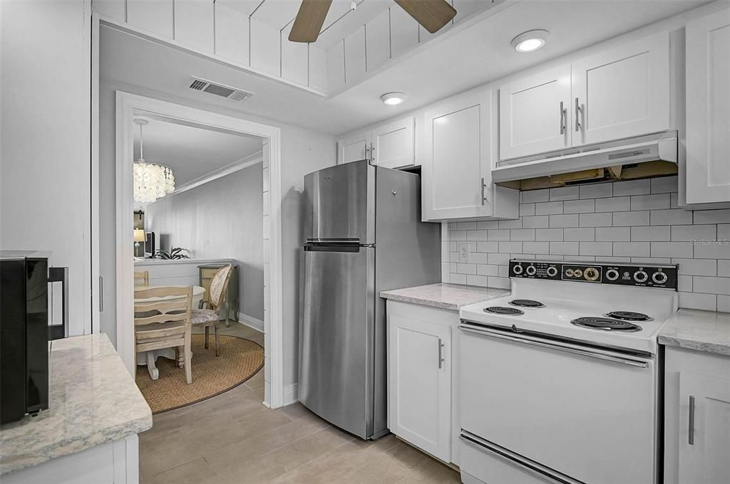 For Sale: $168,900 (2 beds, 2 baths, 1144 Square Feet)