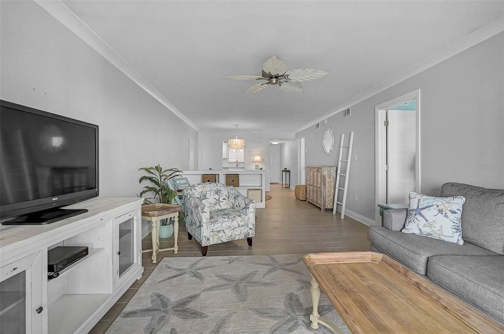 For Sale: $168,900 (2 beds, 2 baths, 1144 Square Feet)