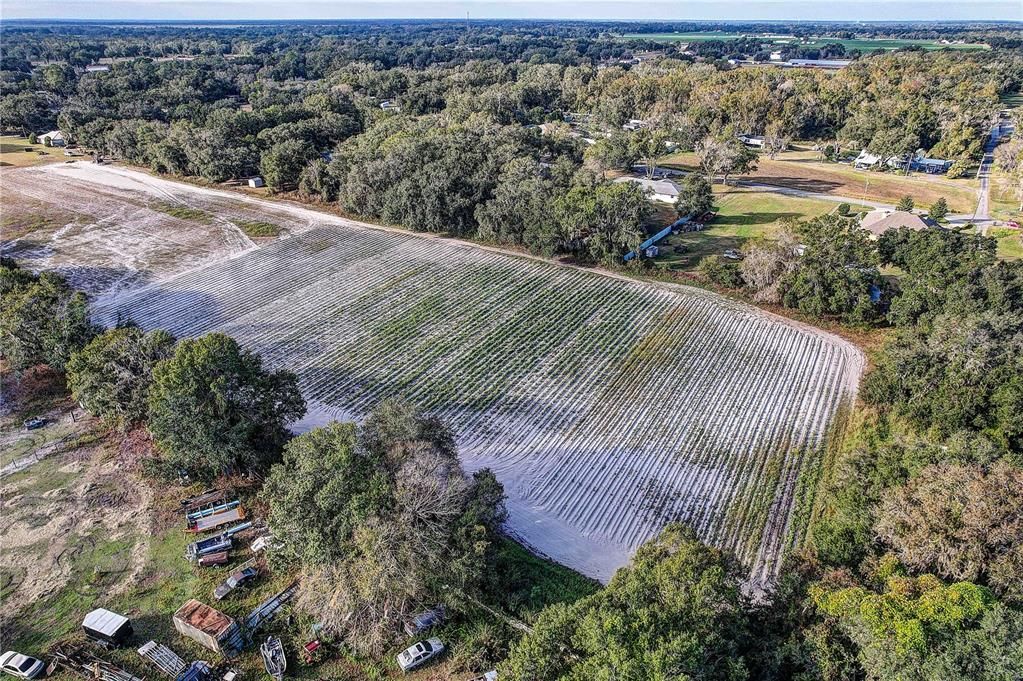 На продажу: $299,900 (3.83 acres)